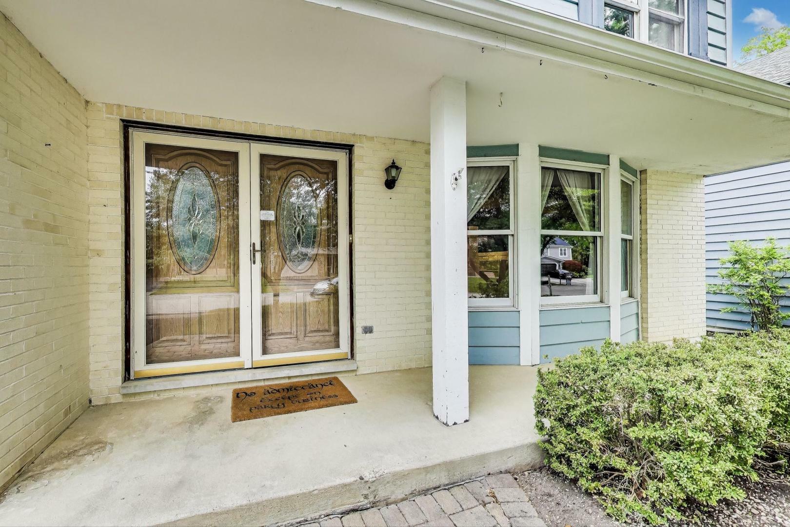 Property Photo: 616 Blue Spruce Lane IL 60060