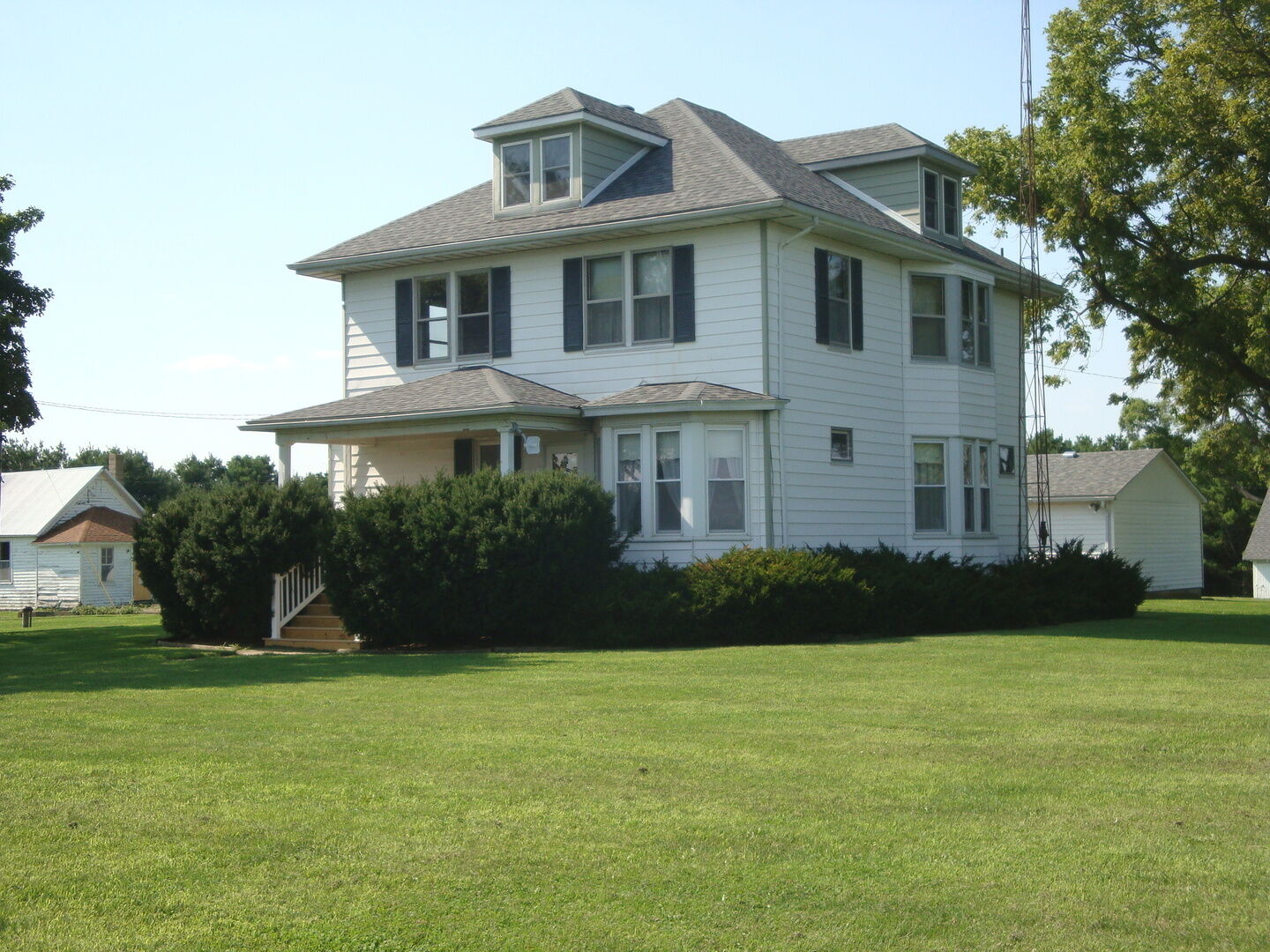 Property Photo: 1698 E 1000 N Road IL 60953
