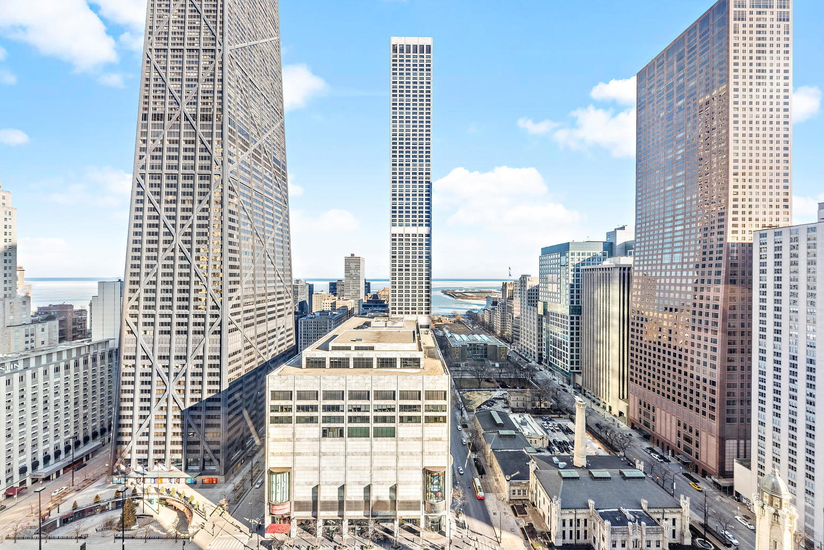 Property Photo: 111 E Chestnut Street 33F IL 60611