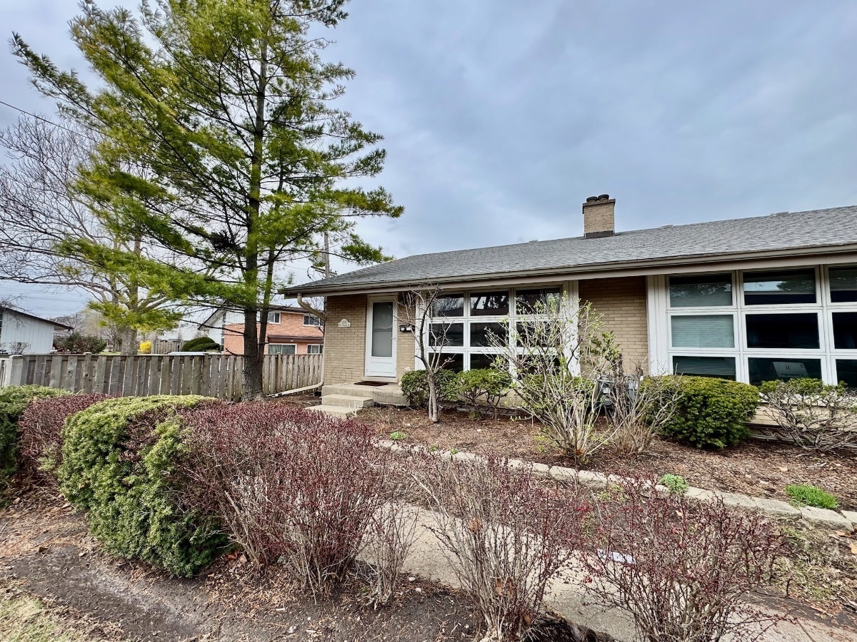 Property Photo: 308 W Frontage Road C IL 60093
