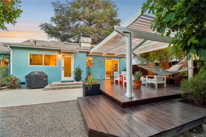 Property Photo:  17001 Gault Street  CA 91406 