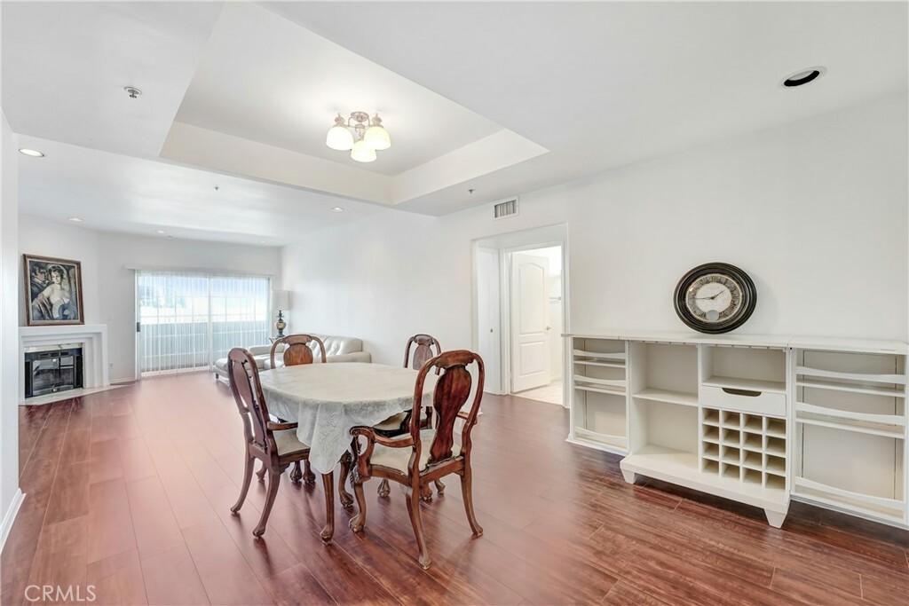 Property Photo: 5219 Newcastle Avenue 302 CA 91316
