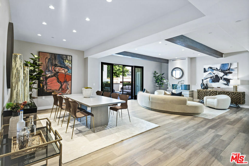 Property Photo:  160 N La Peer Drive 103  CA 90211 