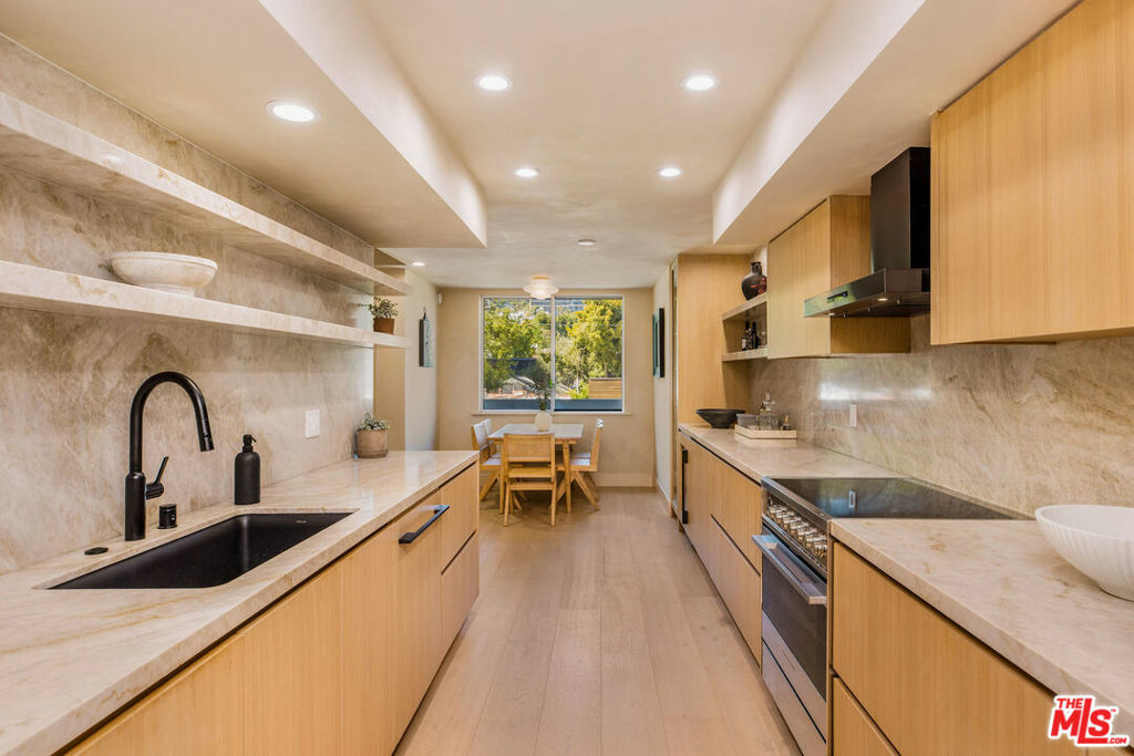 818 N Doheny Drive 205  West Hollywood CA 90069 photo