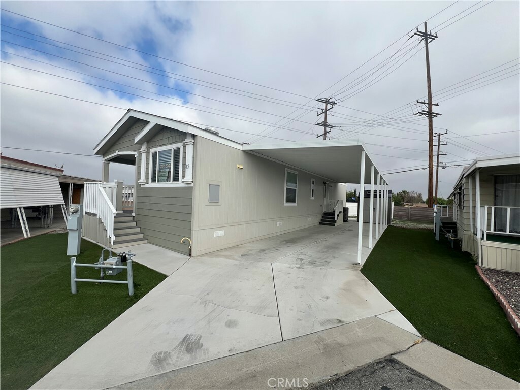 Property Photo: 260 N Lyon Ave 42 CA 92543