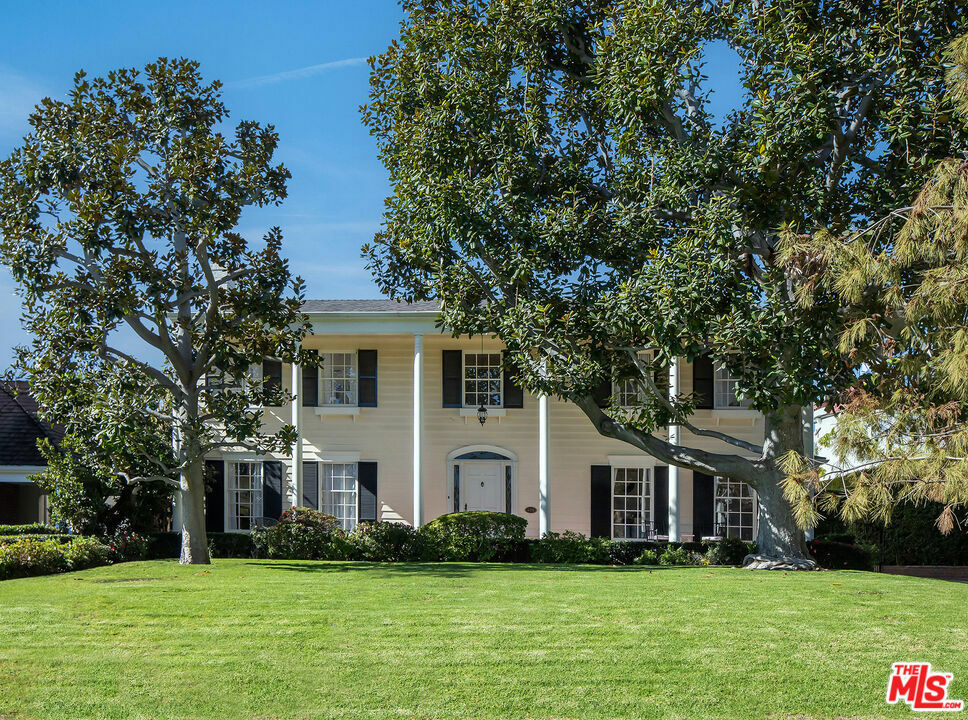 625 N Sierra Drive  Beverly Hills CA 90210 photo