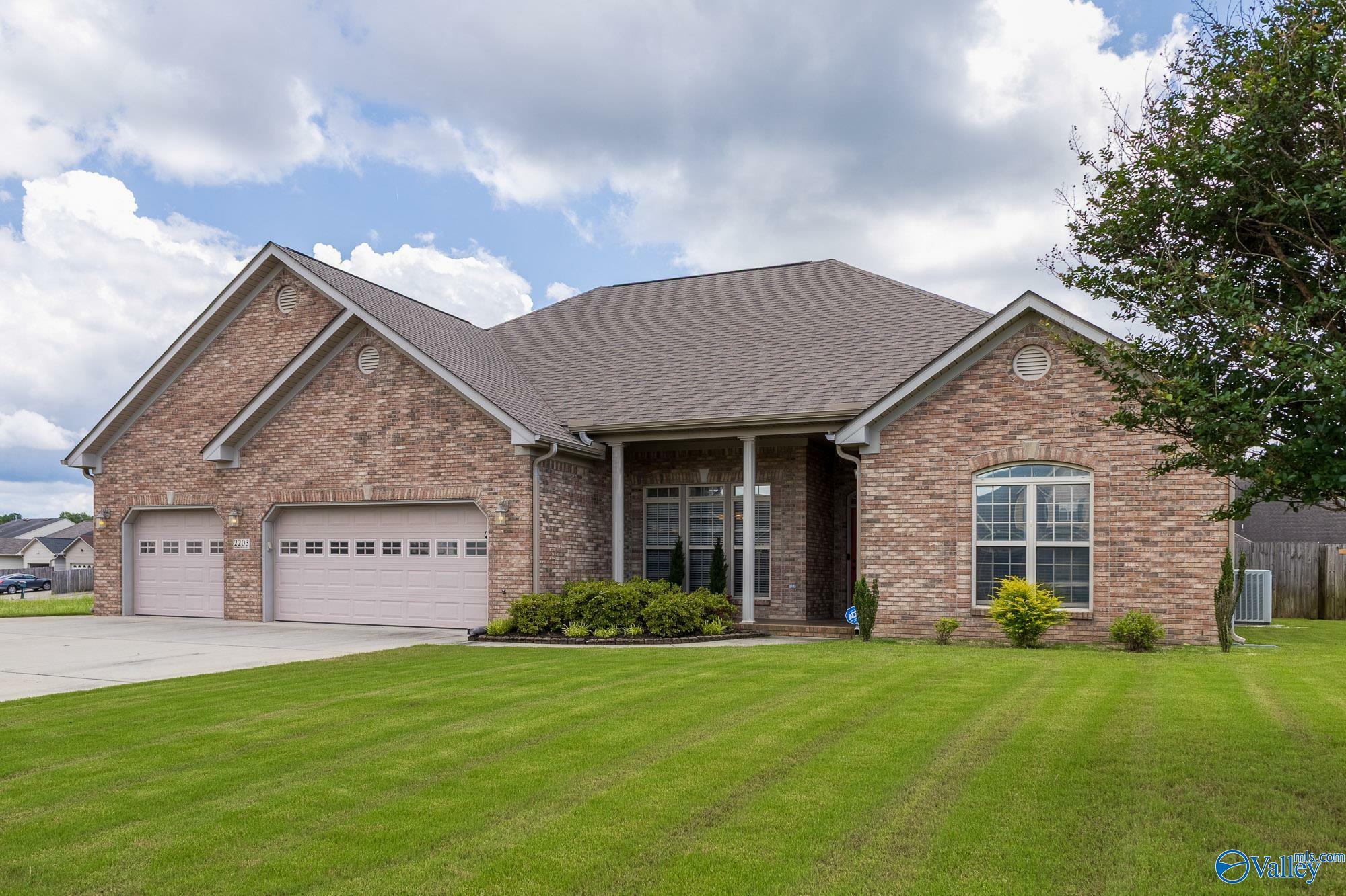 Property Photo: 2203 Sorrento Place SW AL 35603