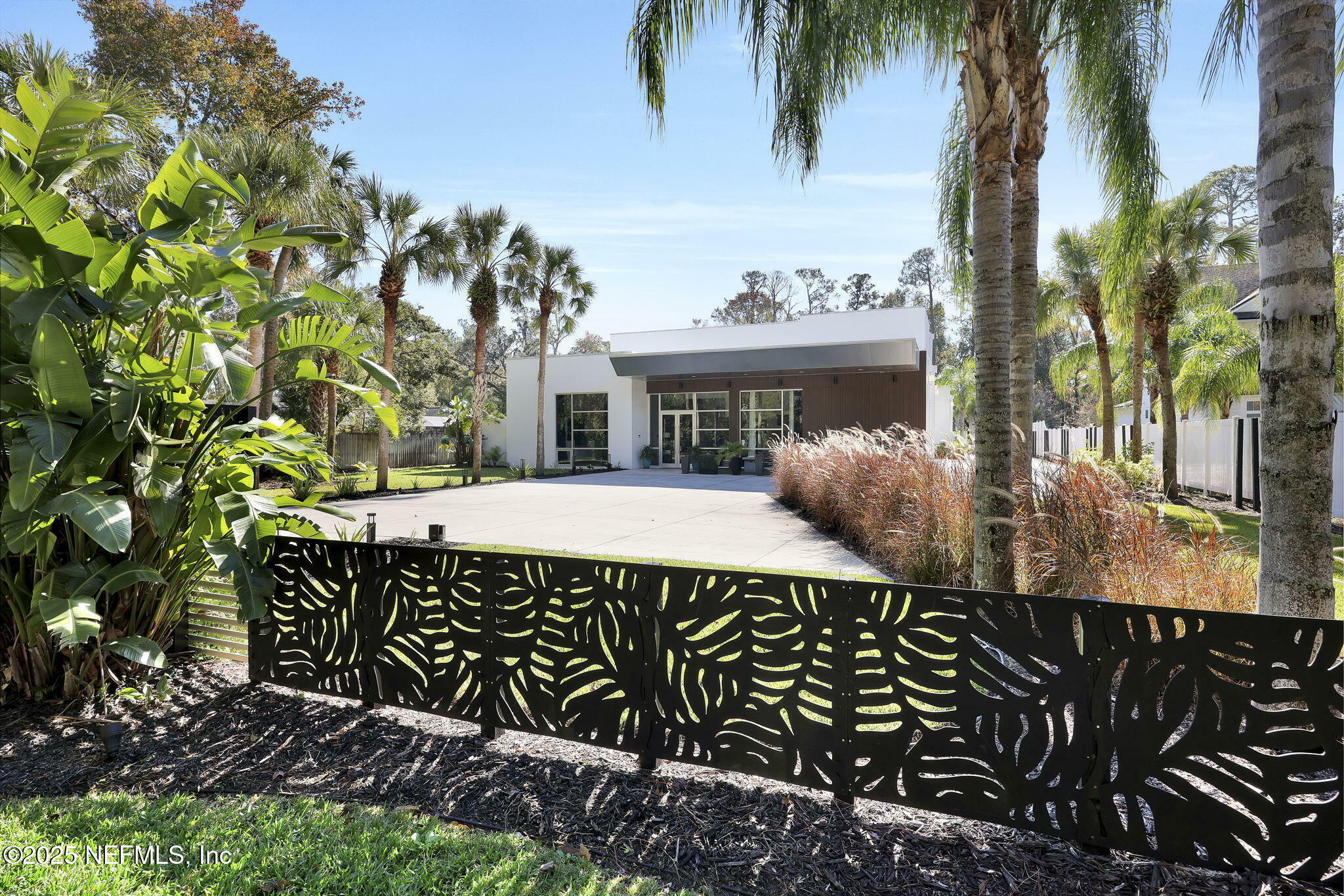 Property Photo: 2926 Scott Mill Lane FL 32223