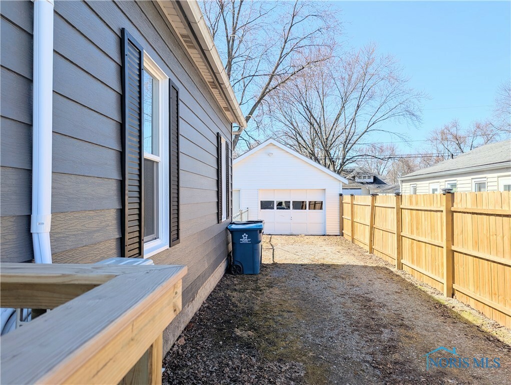 Property Photo: 726 S Lynn Street OH 43506