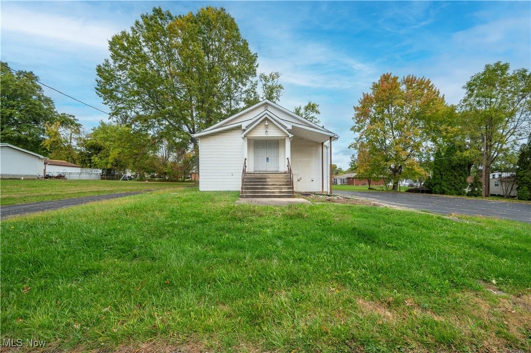 Property Photo:  1187 Deforest Road SE  OH 44484