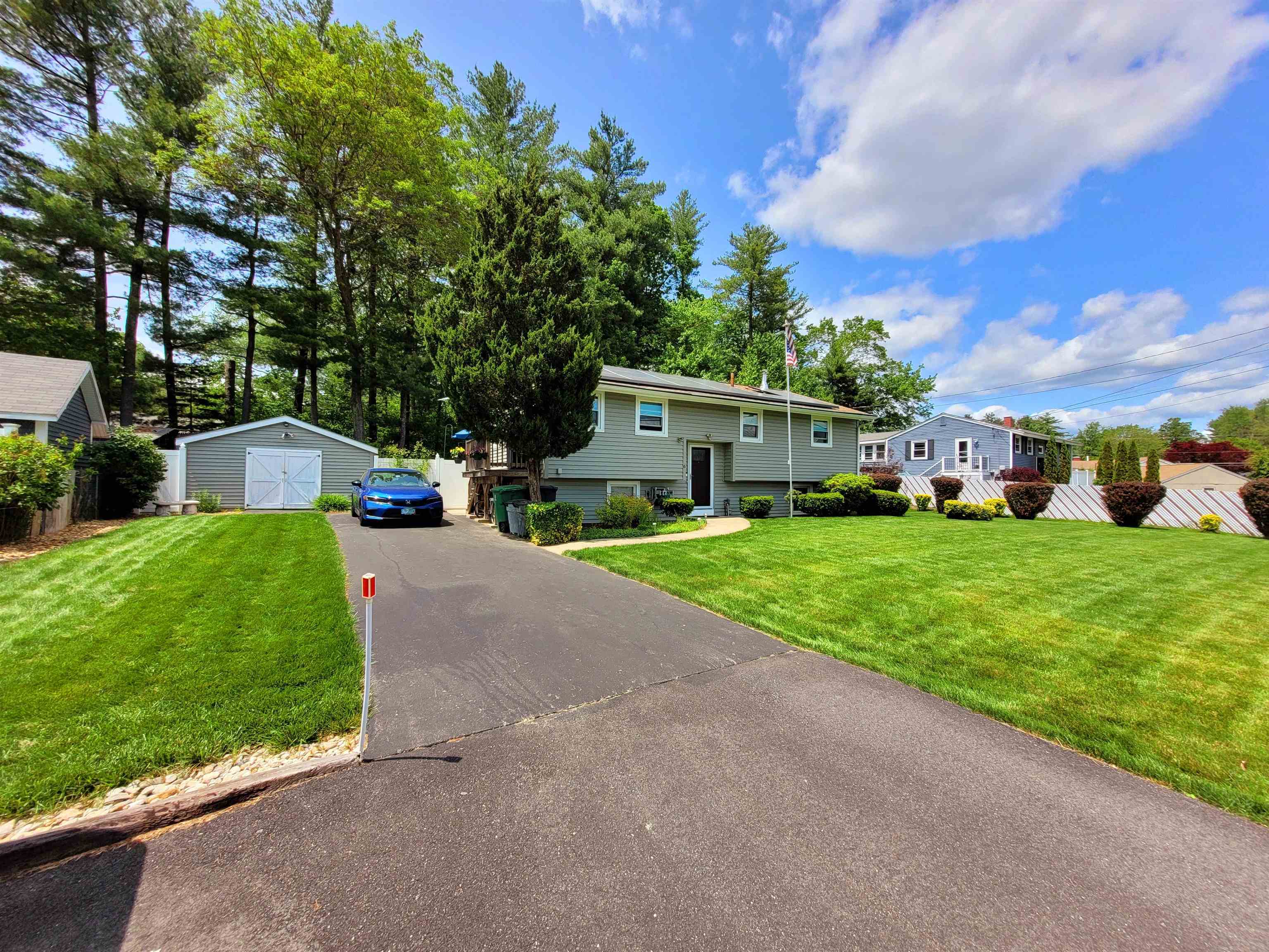 Property Photo: 6 Briarcliff Drive NH 03062