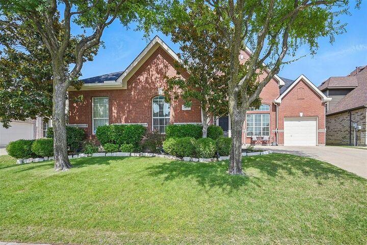 Property Photo: 3882 W Crescent Way TX 75034