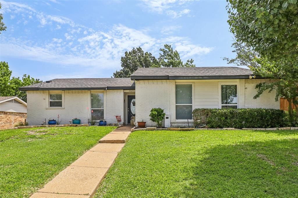 Property Photo: 2622 Briar Hill Drive TX 75007