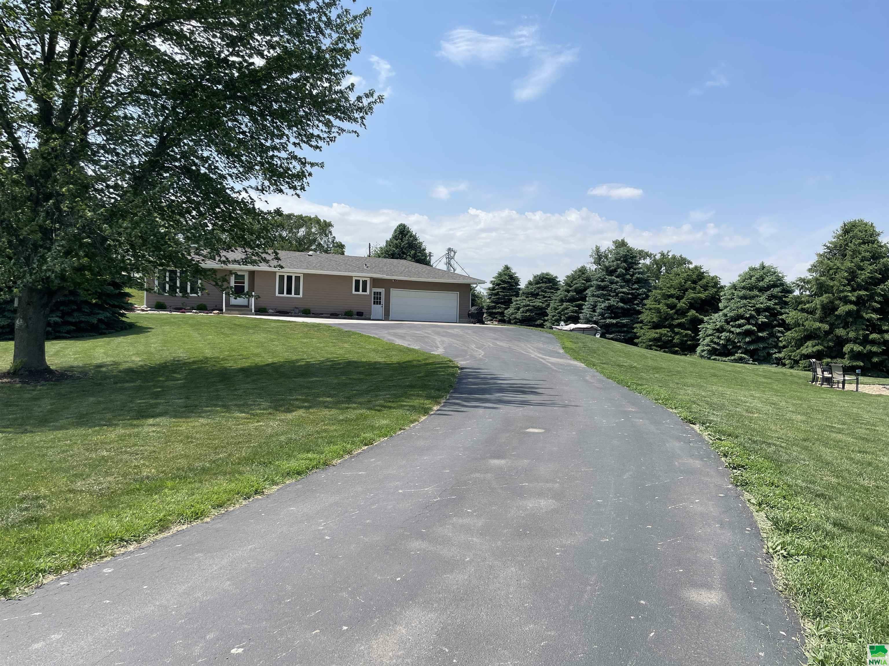 Property Photo: 6 Highway 35 NE 68741