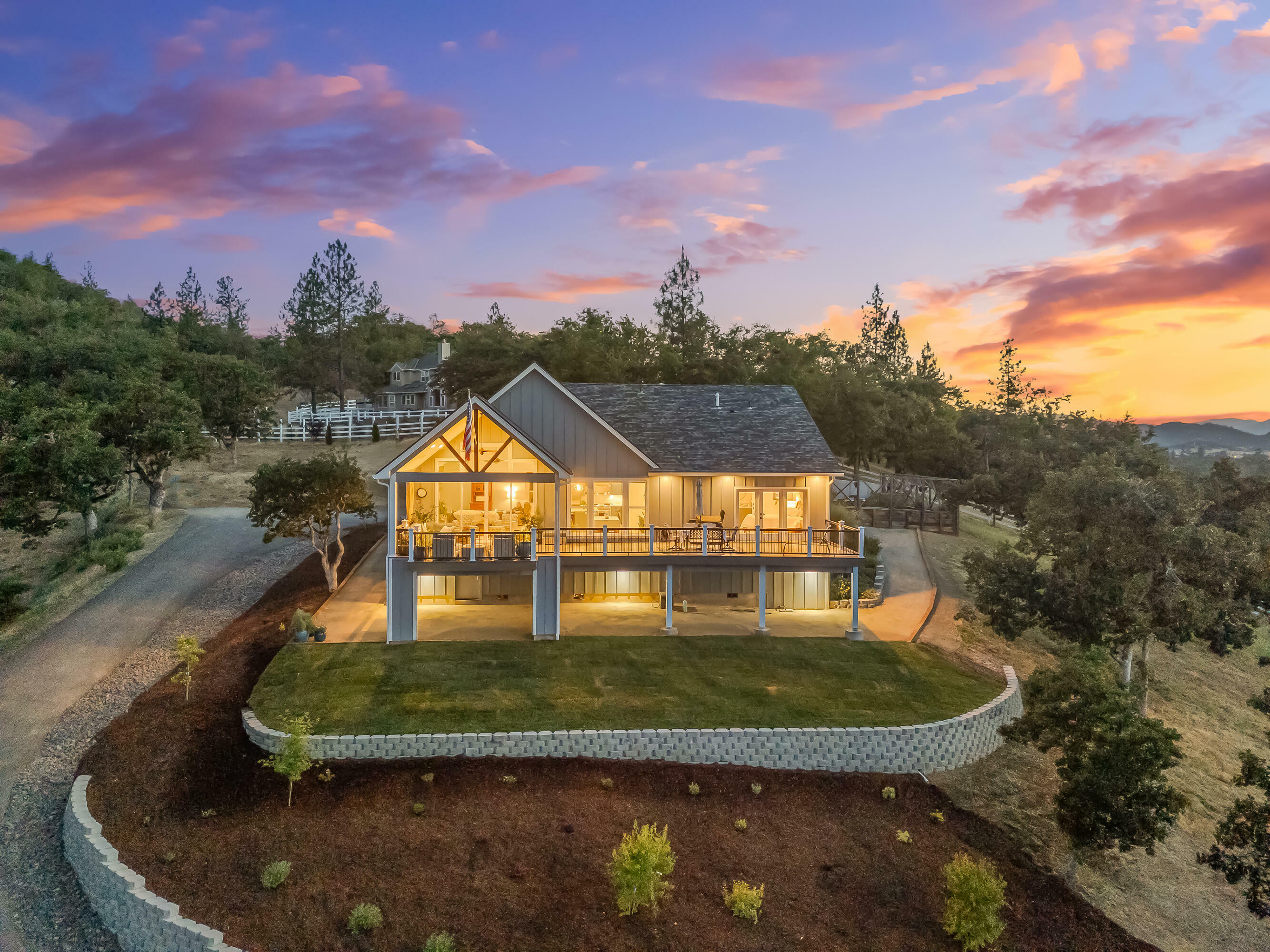 Property Photo: 1030 Juliet Street OR 97503