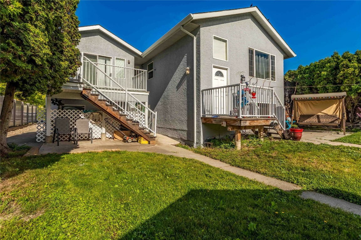 Property Photo:  885 Walrod Street  BC V1Y 2S4 