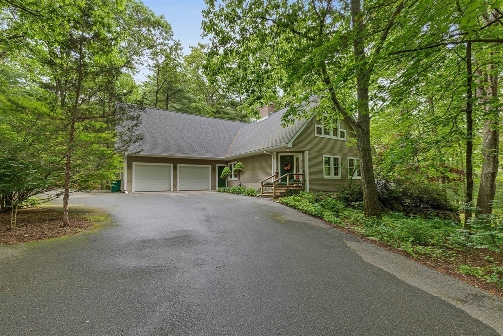 Property Photo:  213 N Worcester St  MA 02766 