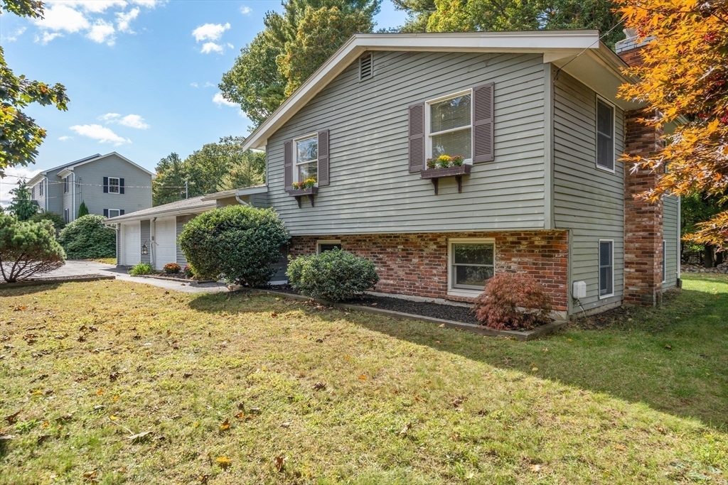 Property Photo: 70 Catherine Dr MA 01960