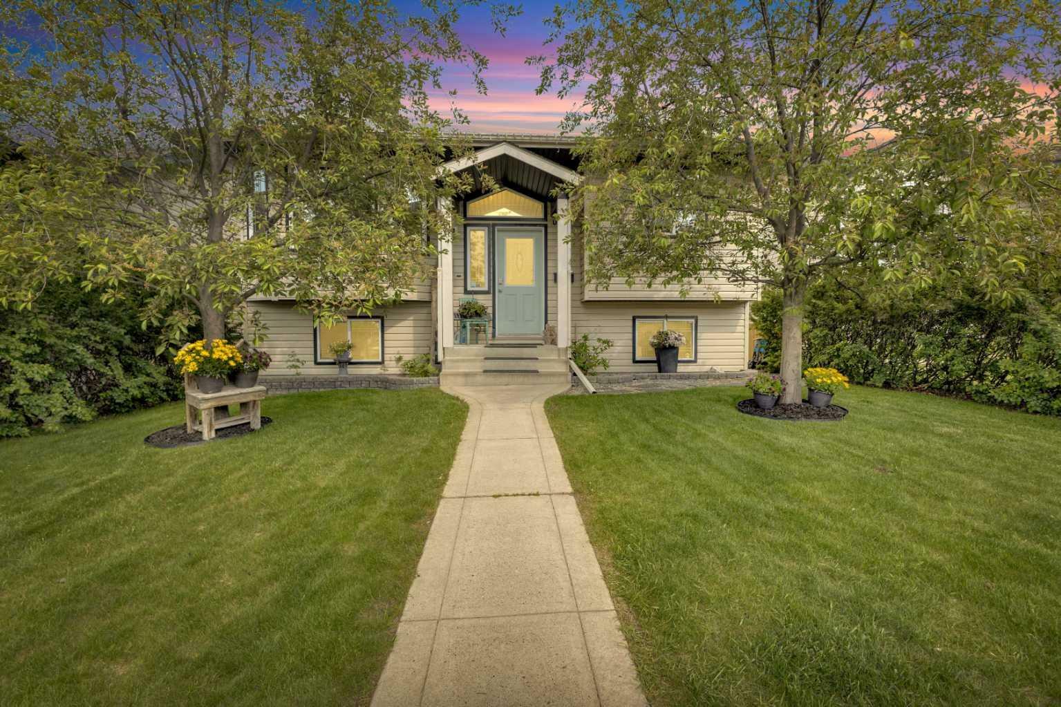 Property Photo: 91 Old Boomer Road AB T4S 2H9