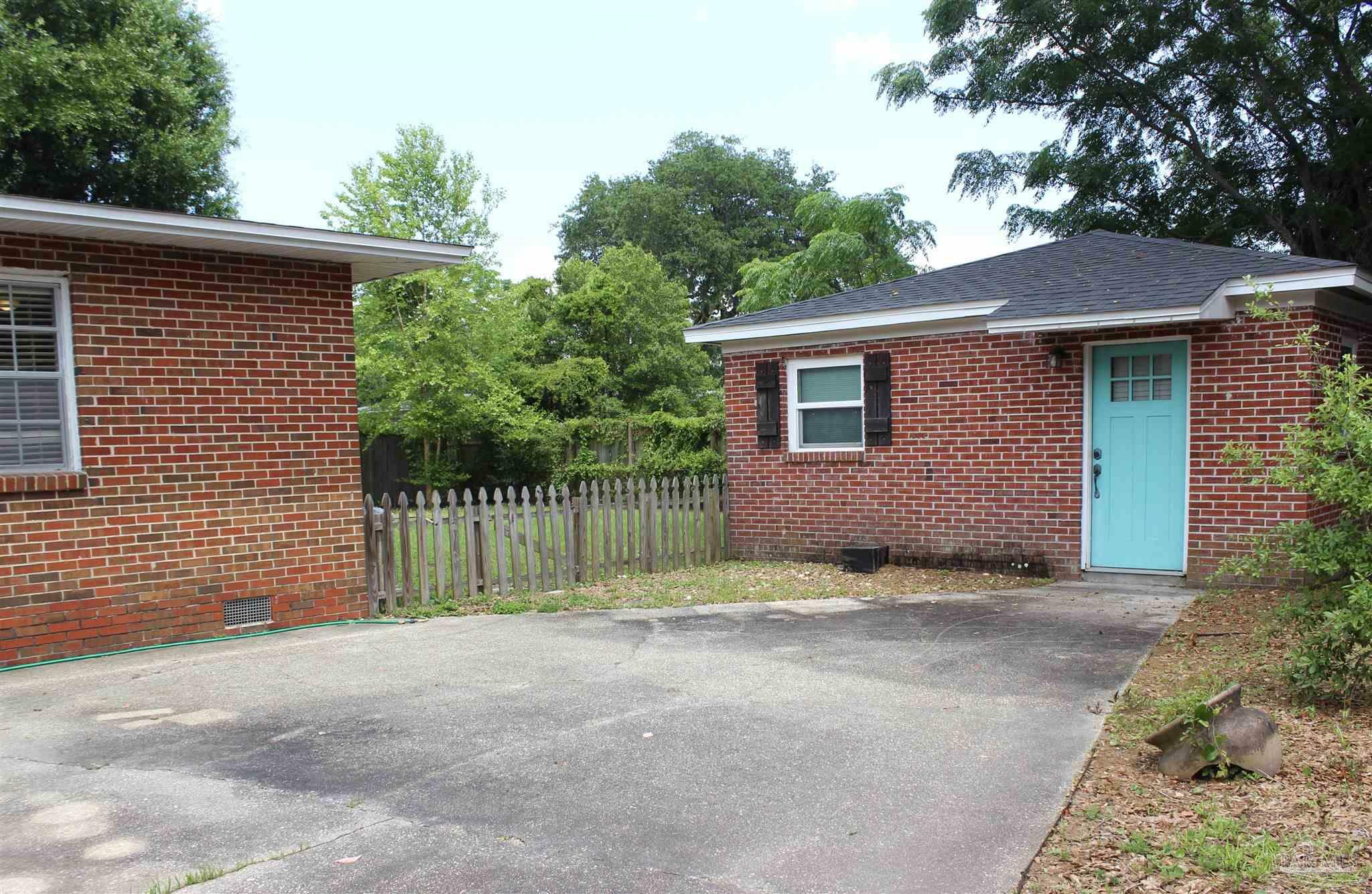Property Photo: 1003 E Texar Dr FL 32503