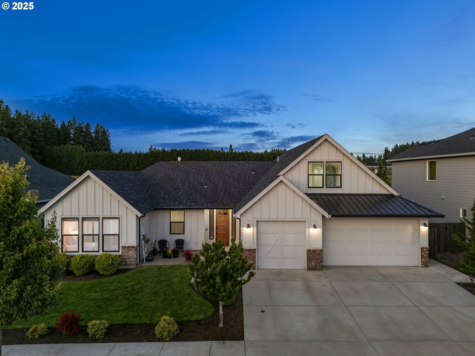 Property Photo:  14015 NE 52nd Ave  WA 98686 