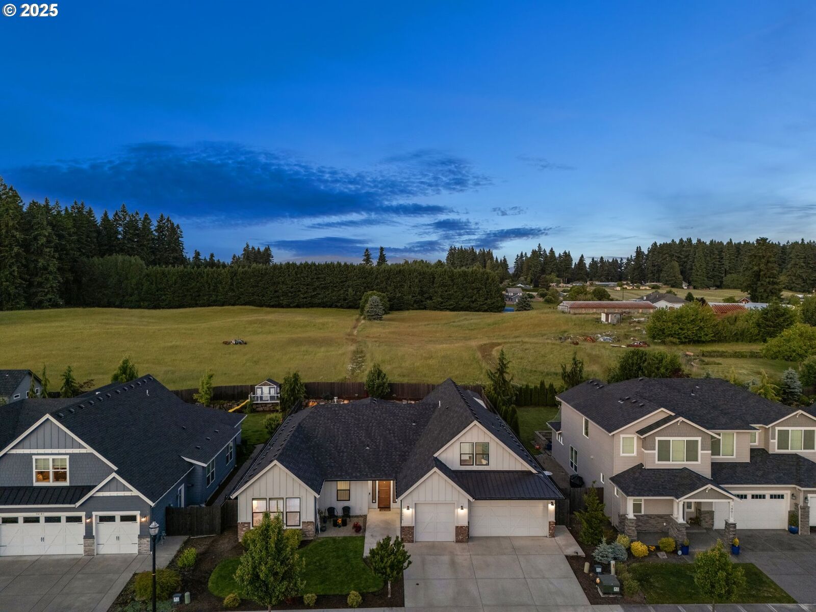 Property Photo: 14015 NE 52nd Ave WA 98686