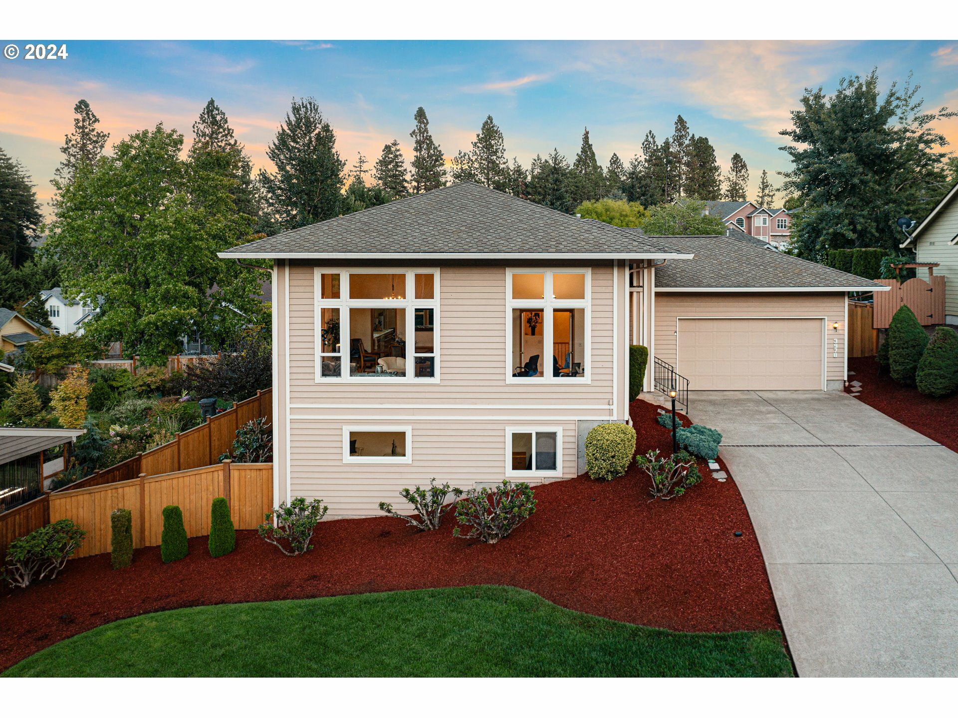 Property Photo: 3978 Monroe St OR 97405