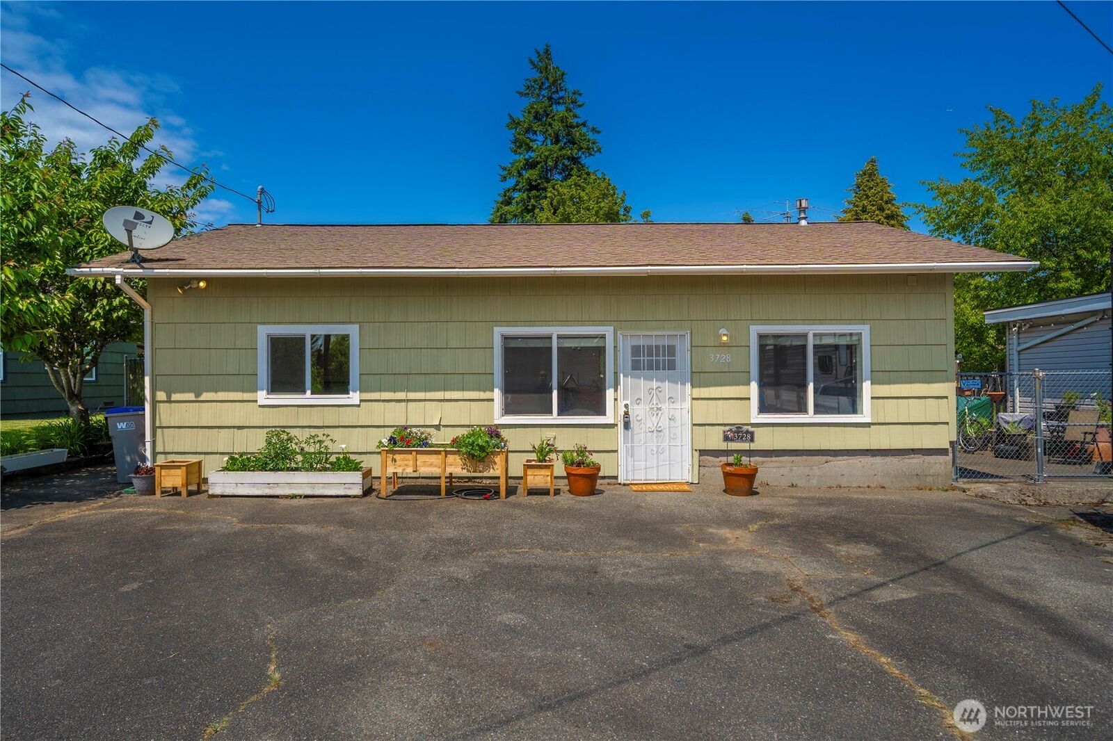 Property Photo:  3728  Laurel Place  WA 98312 
