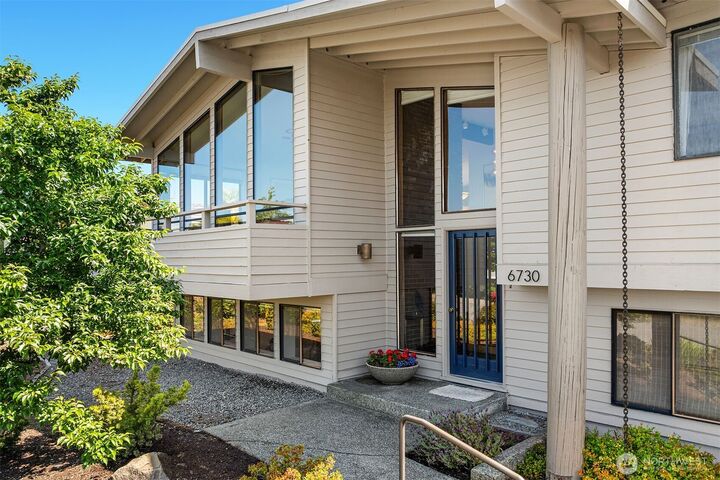 Property Photo:  6730  82nd Avenue SE  WA 98040 