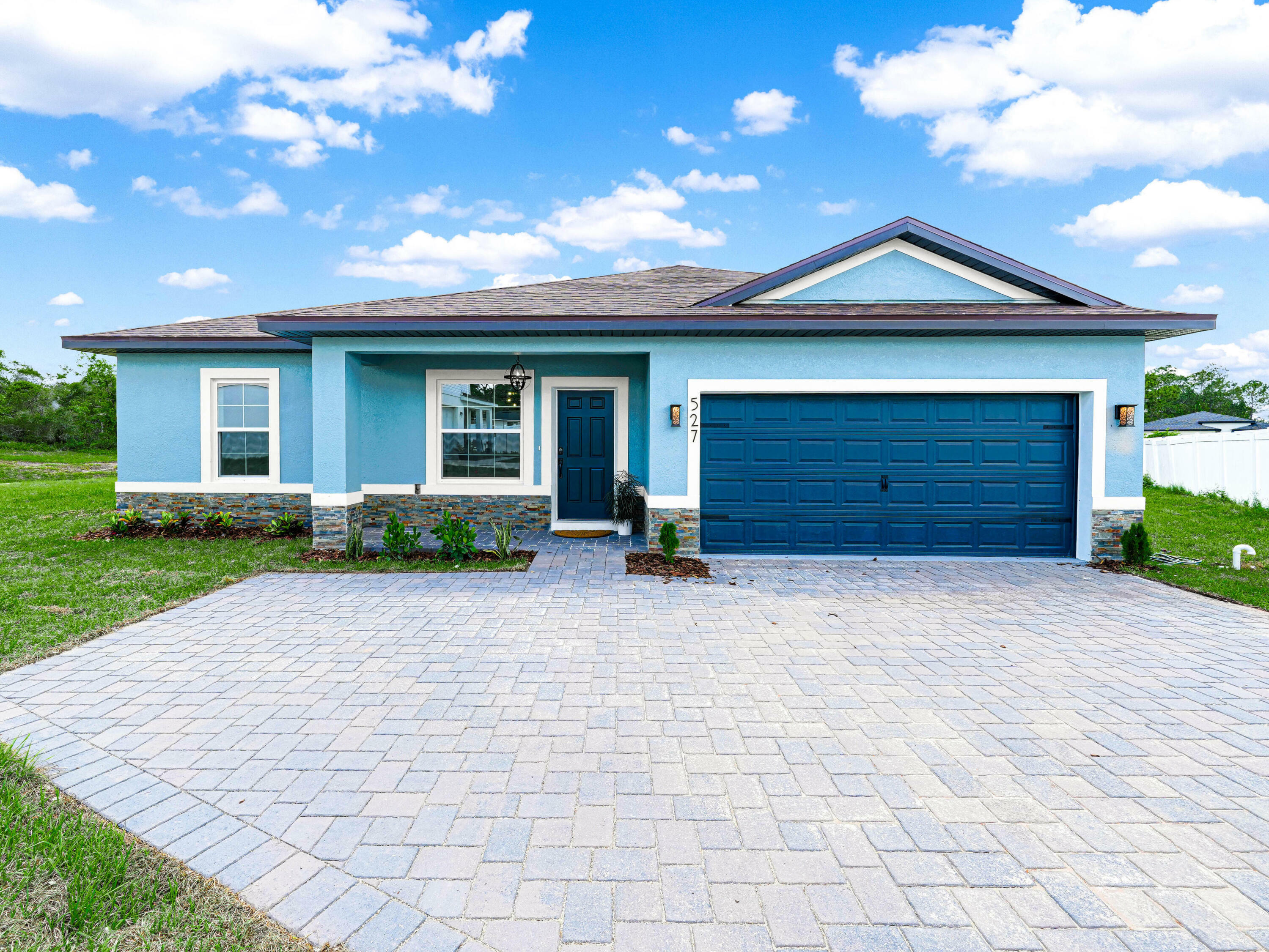 Property Photo: 527 Rio Grande Drive FL 34759