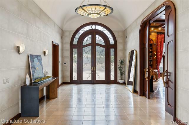 Property Photo: 1567 Island Lane MI 48302