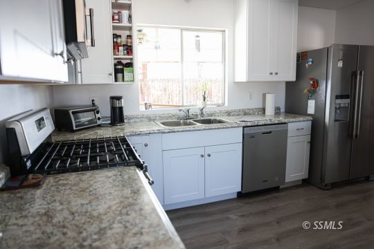 Property Photo: 209 S Brady St CA 93555