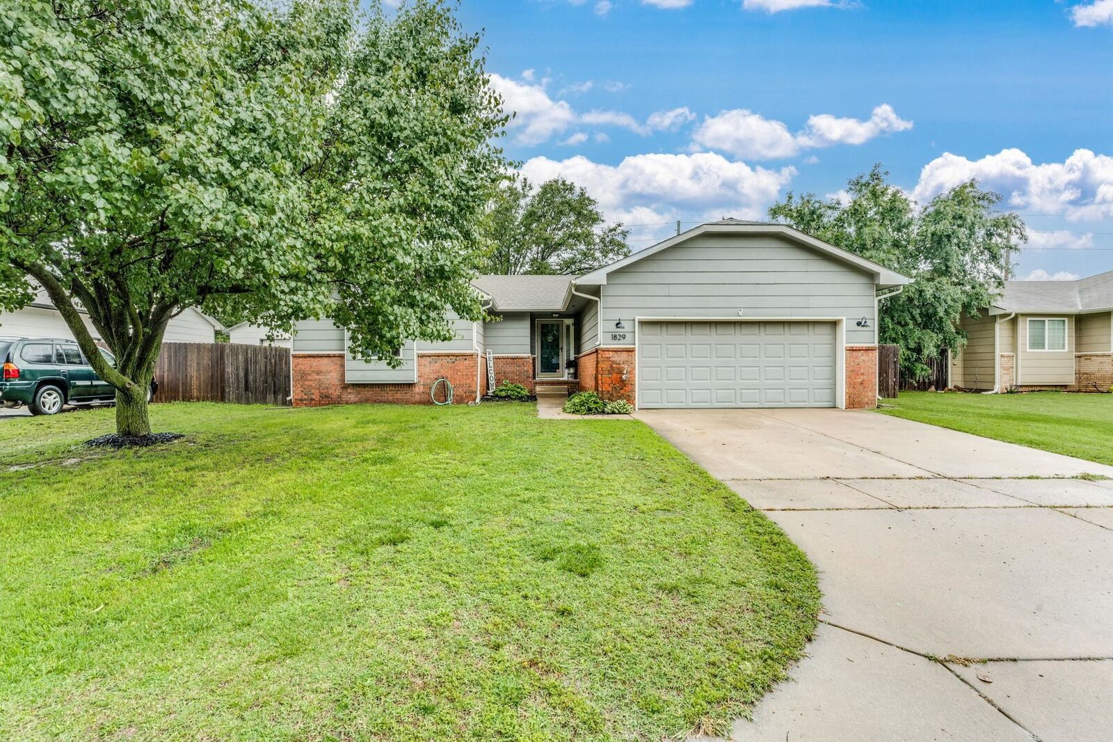 Property Photo: 1829 N Pine Grove St KS 67212
