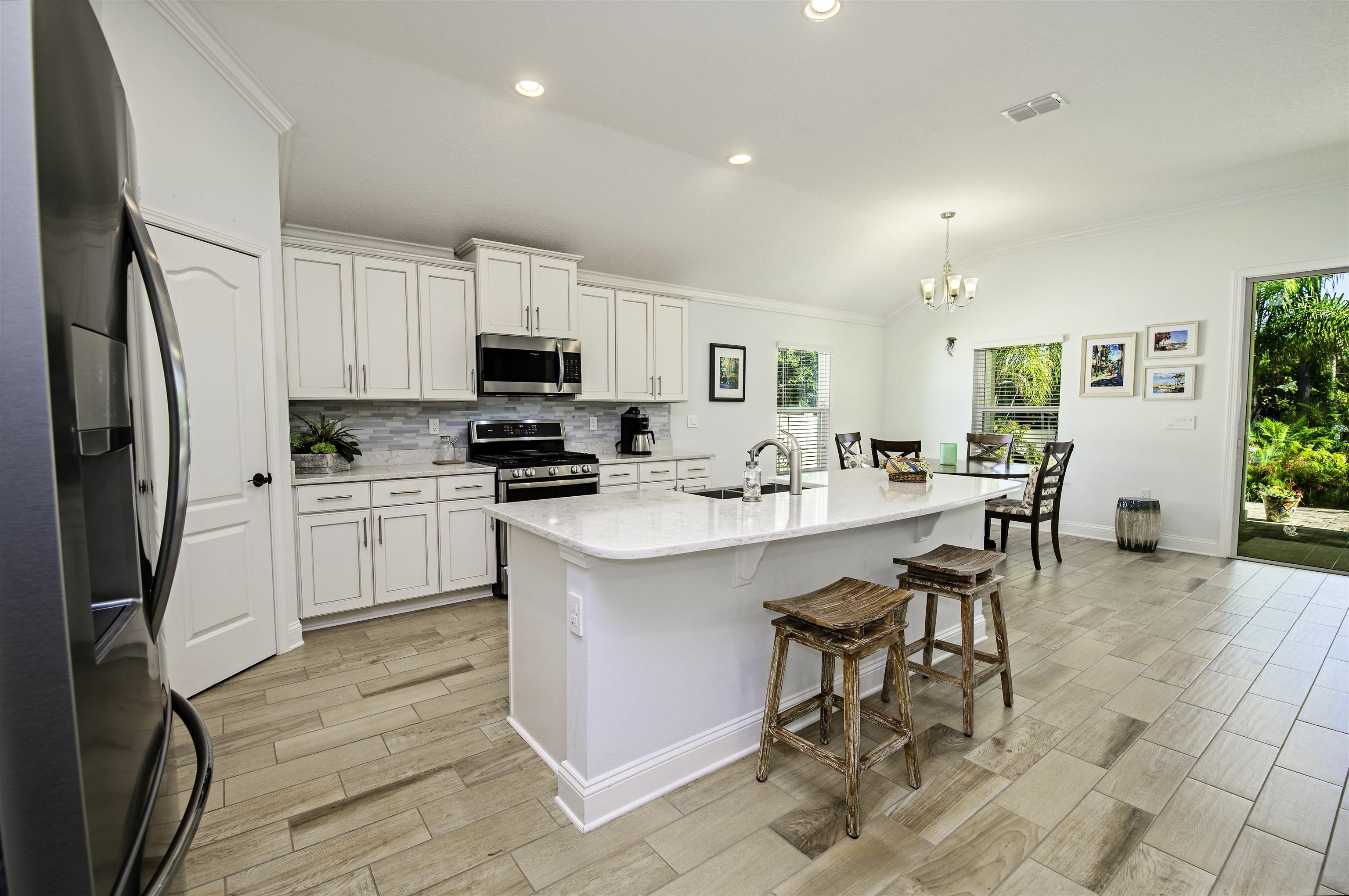 Property Photo: 249 Lost Lake Dr FL 32086
