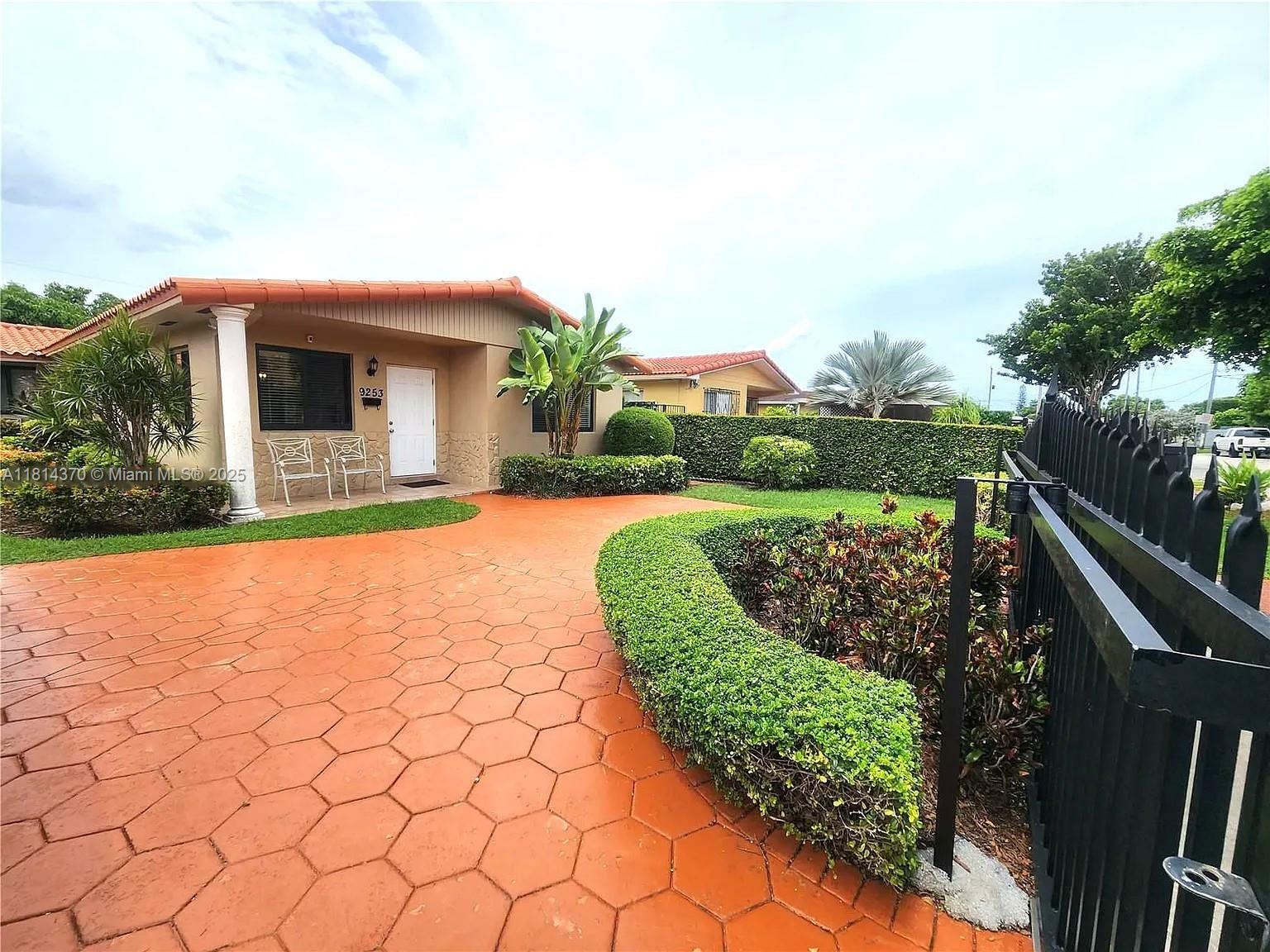 Property Photo: 9253 SW 39th St 9253 FL 33165