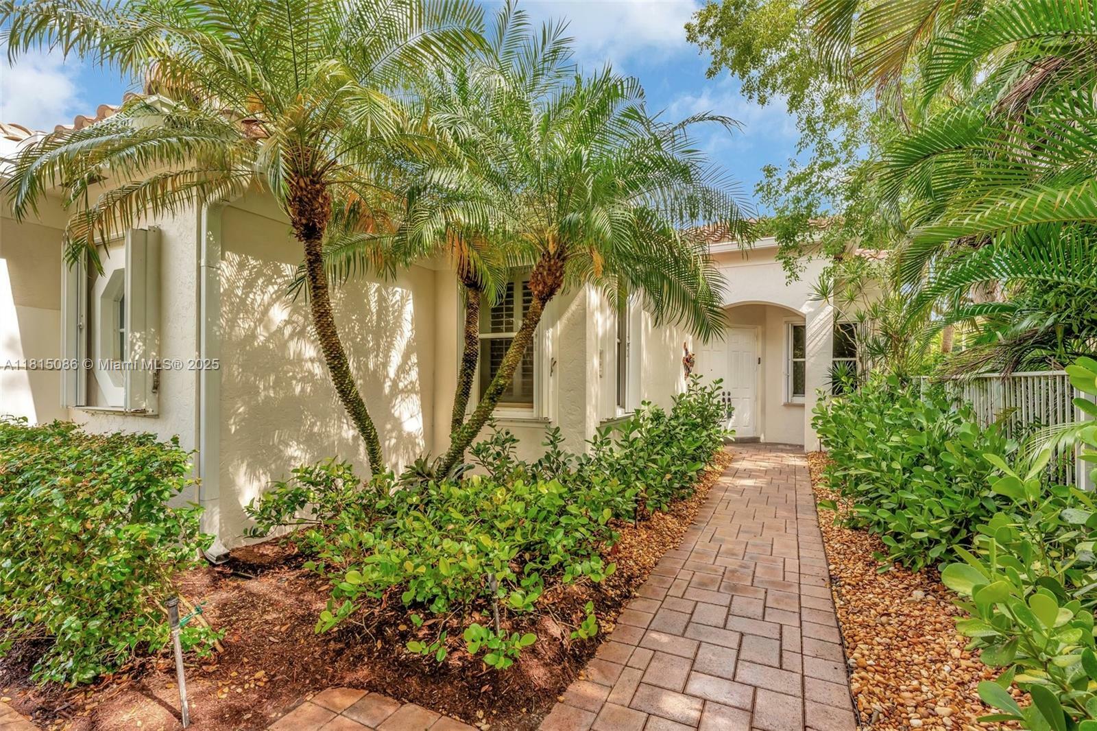 Property Photo:  2539 Bay Pointe Dr  FL 33327 