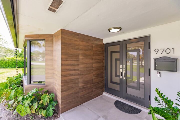 Property Photo:  9701 SW 96th Ct  FL 33176