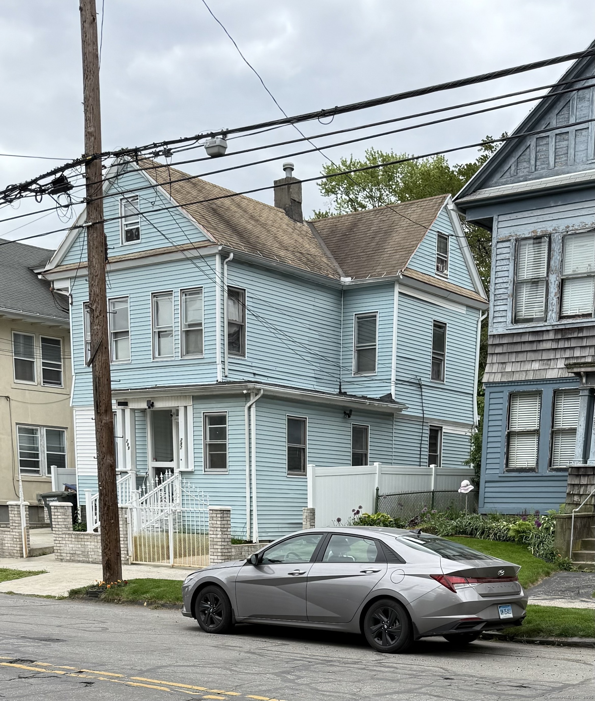 Property Photo: 297 Laurel Avenue 1sr Flr CT 06605