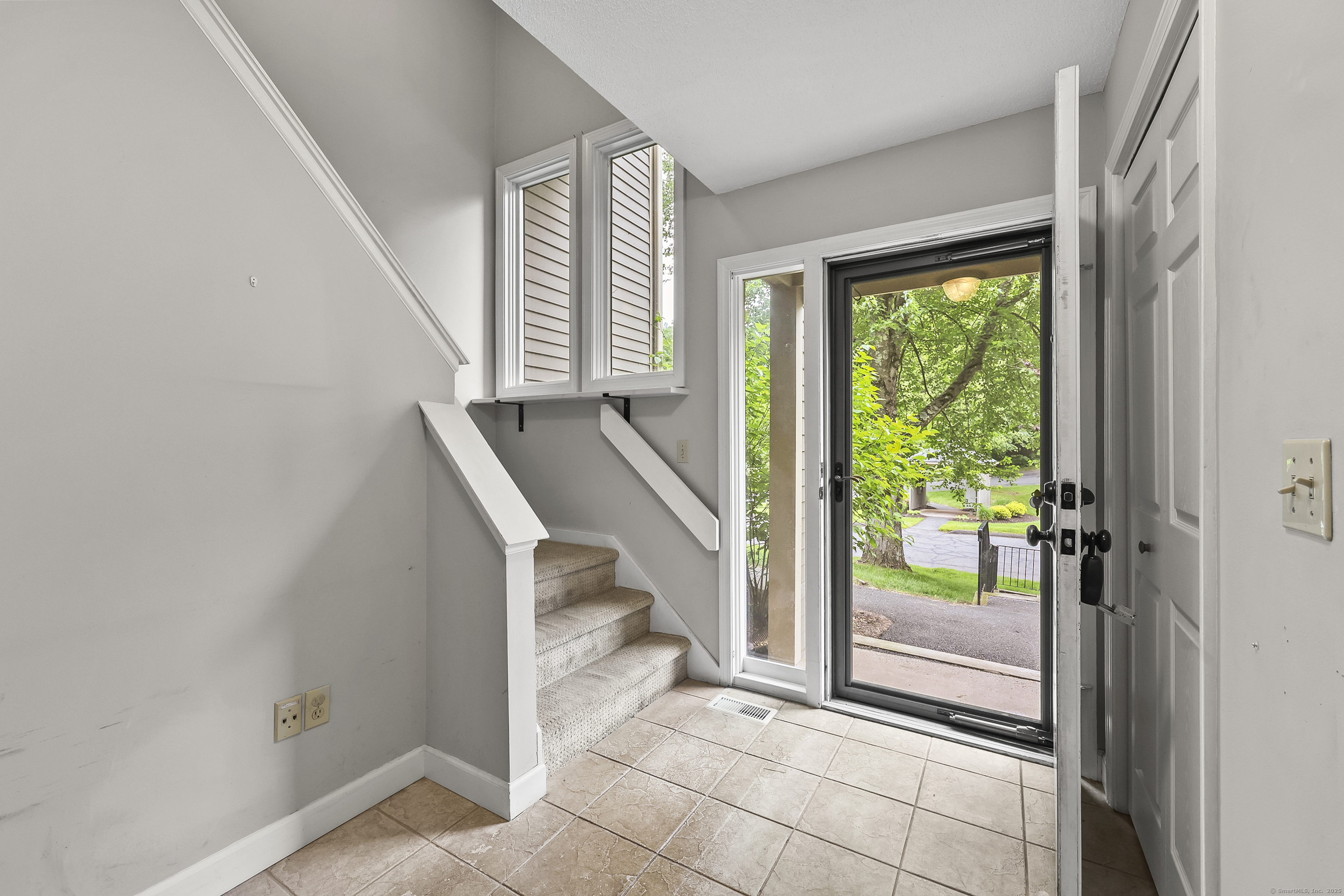 Property Photo: 3 River Mead 3 CT 06001