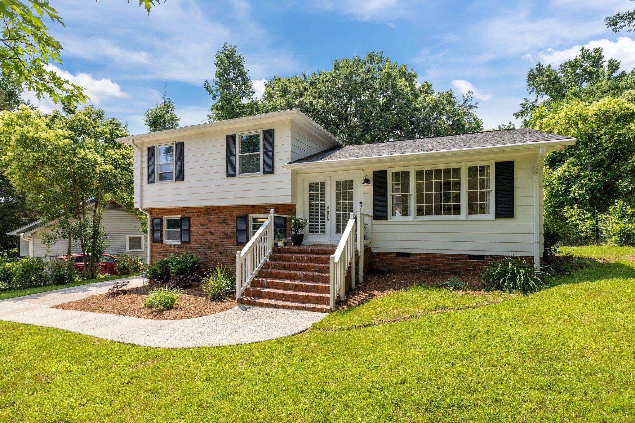 Property Photo:  1013 Eaglewood Avenue  NC 28212 