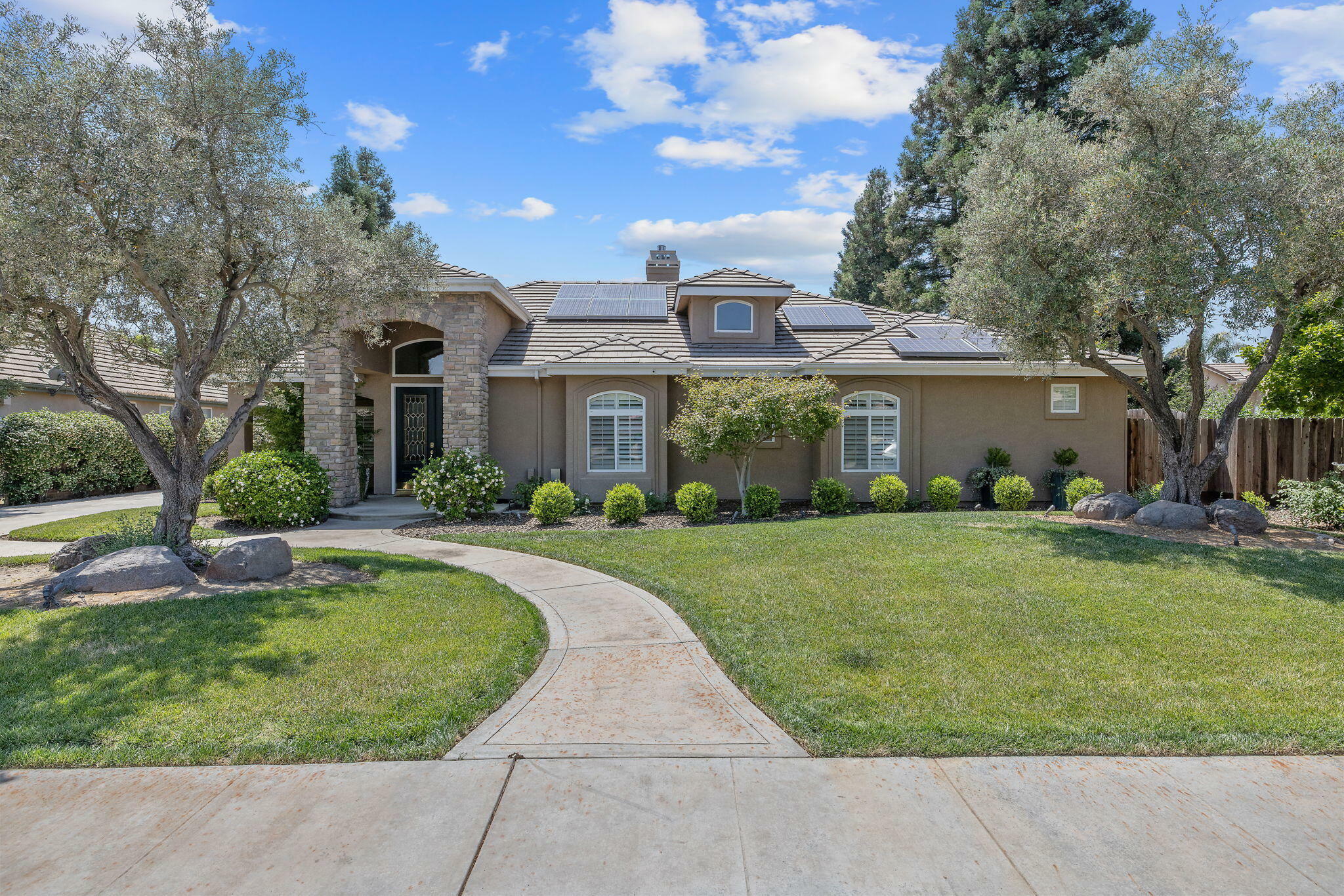 4912 Lakewood Drive  Visalia CA 93291 photo