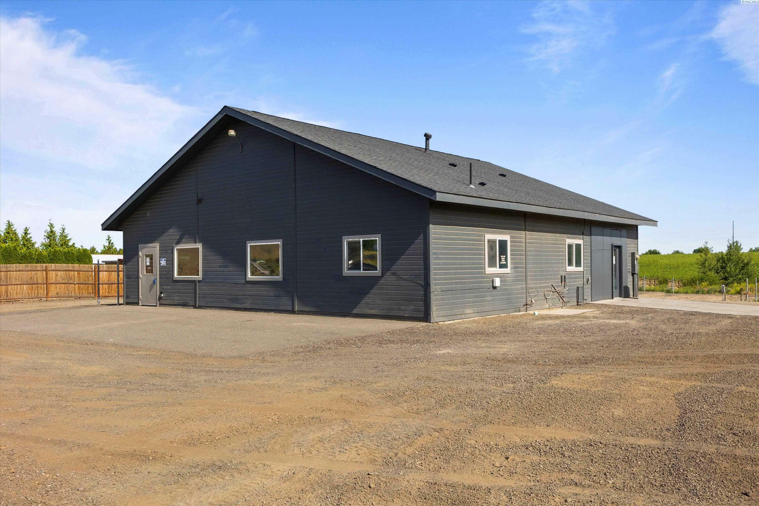 Property Photo: 22206 E Kennedy Rd WA 99320