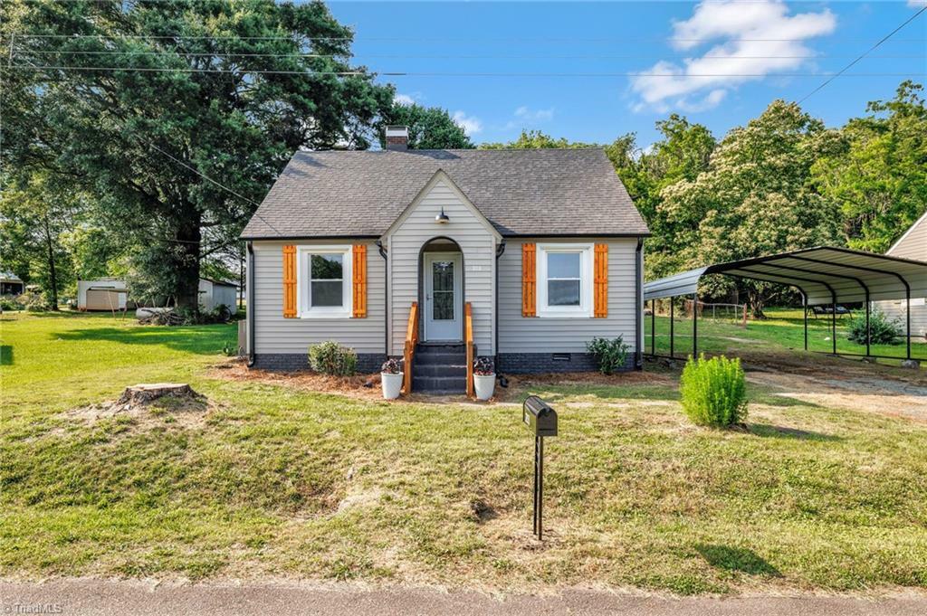 Property Photo: 203 Thomas Street NC 27048