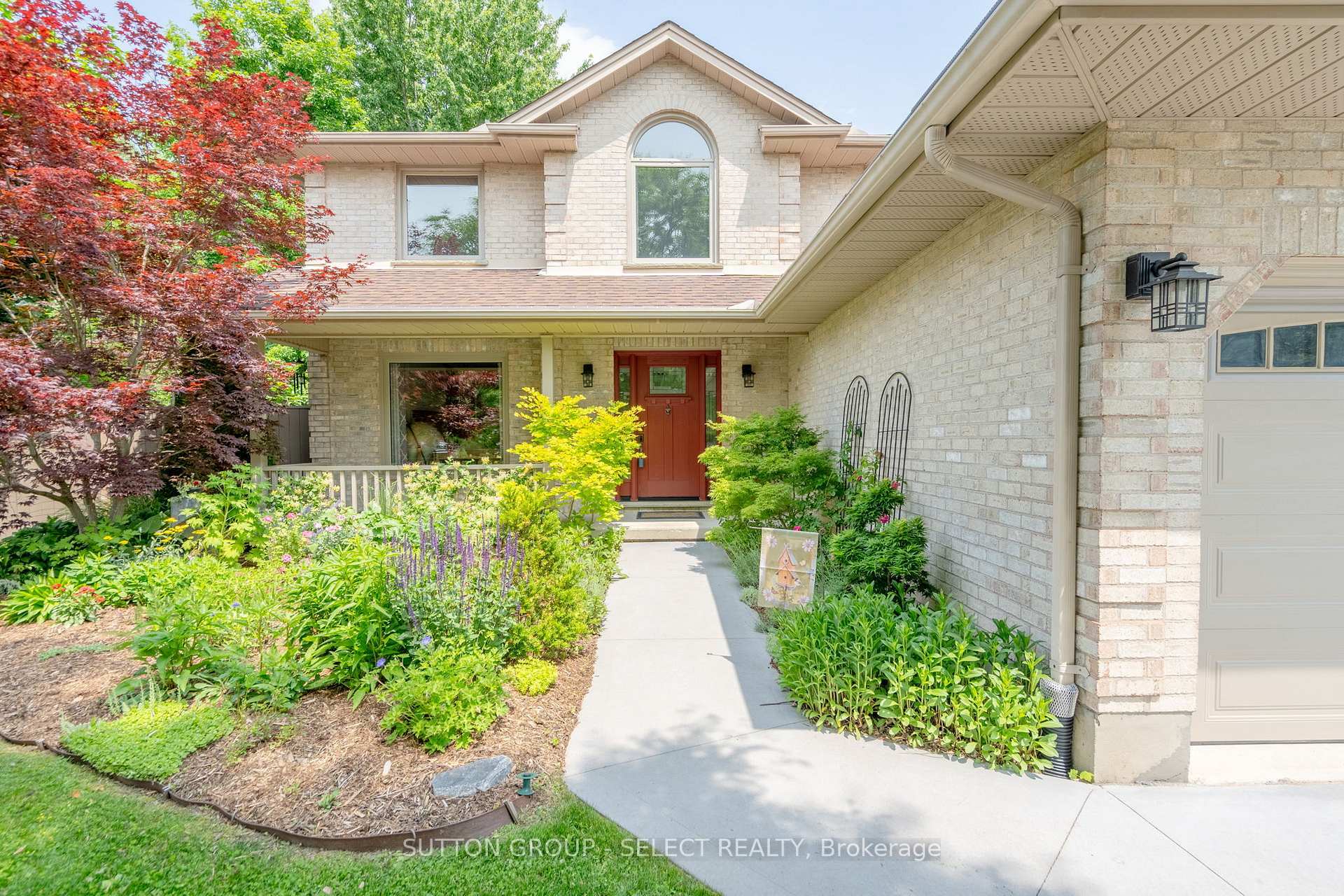 Property Photo: 122 Moraine Court ON N6G 4Z2