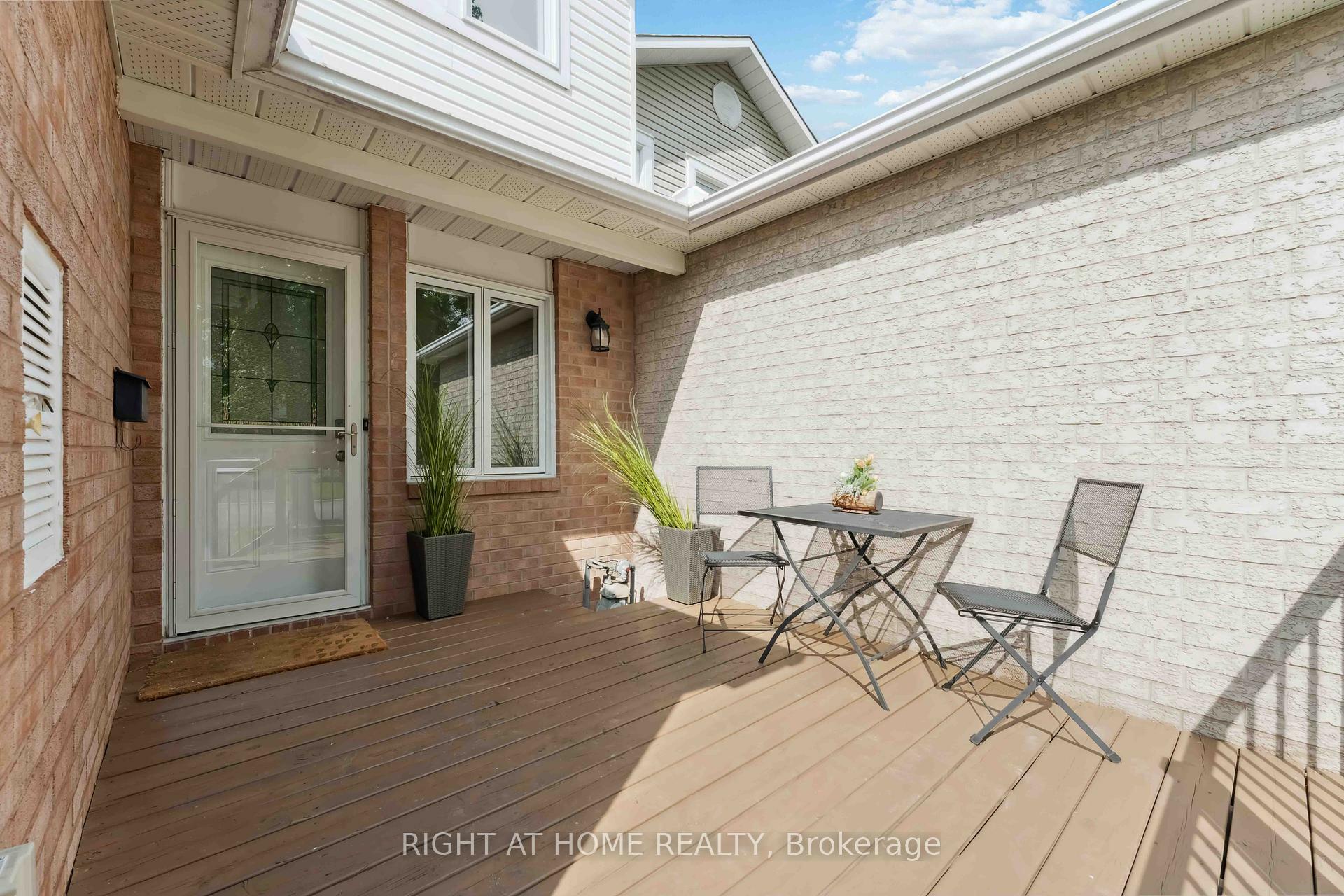 Property Photo: 53 Kimbolton Crescent ON K2K 2S4