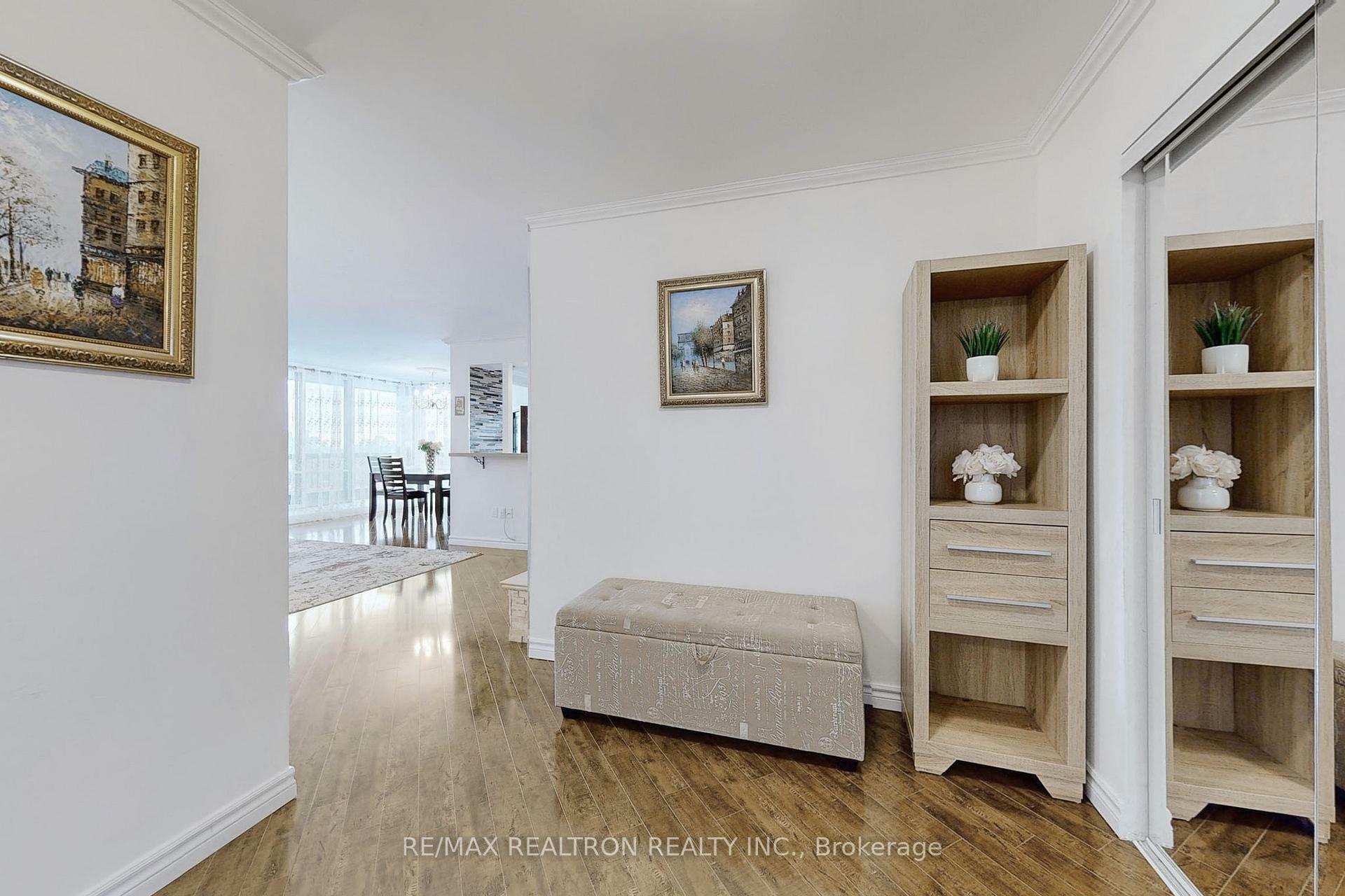 Photo de la propriété: 135 Antibes Drive 1706 ON M2R 2Z1