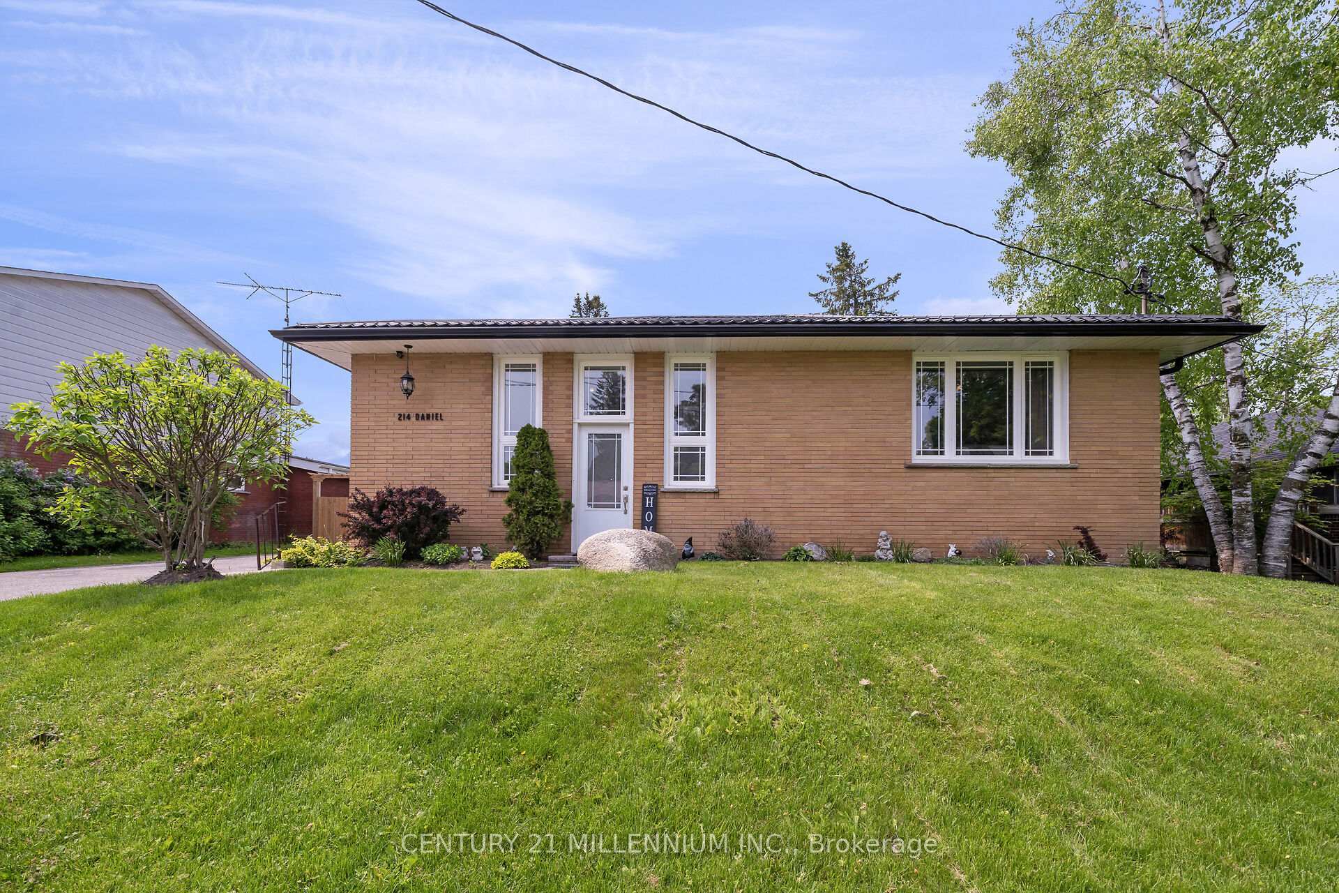 Property Photo: 214 Daniel Street ON N0B 1T0