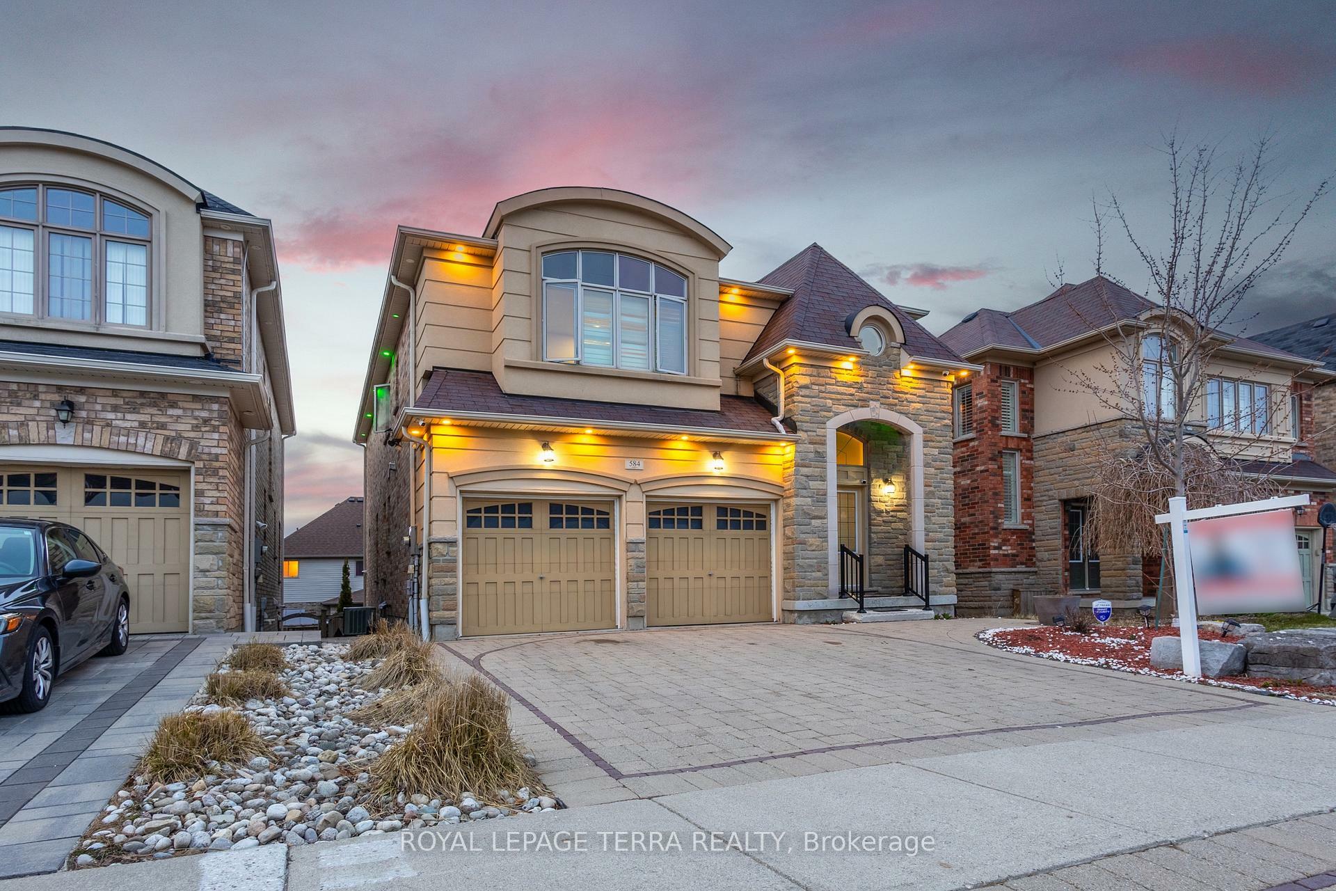 Property Photo: 584 Pinery Trail ON N2V 2Y3