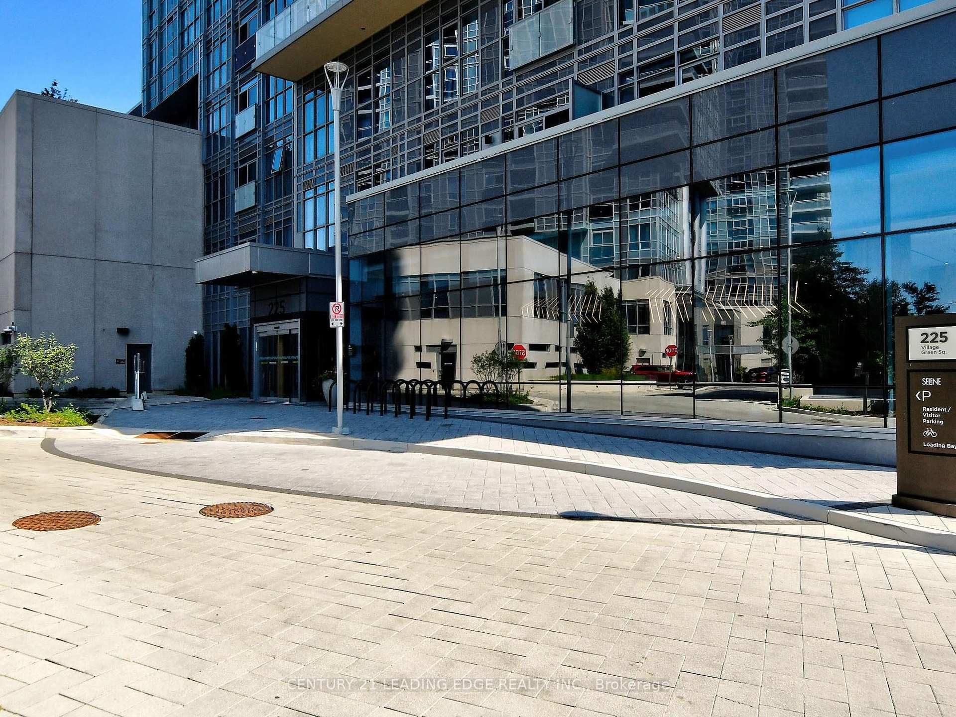 Property Photo: 225 Village Green Square 604 ON M1S 0N4