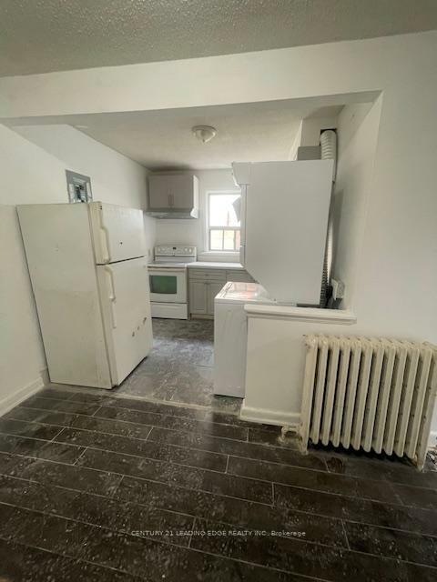 Photo de la propriété: 1516 Eglinton Avenue W Apt 2 ON M6E 2G8